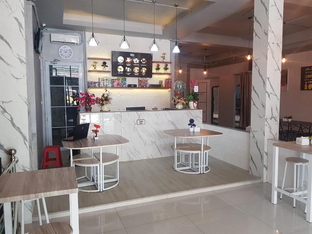 Nasional Hotel Gunungsitoli Exteriér fotografie