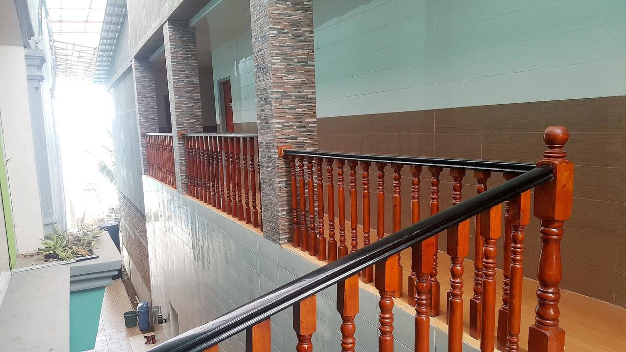 Nasional Hotel Gunungsitoli Exteriér fotografie