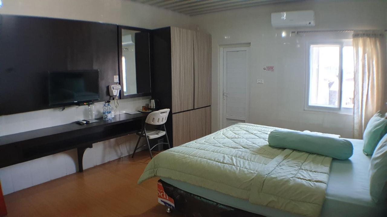 Nasional Hotel Gunungsitoli Exteriér fotografie